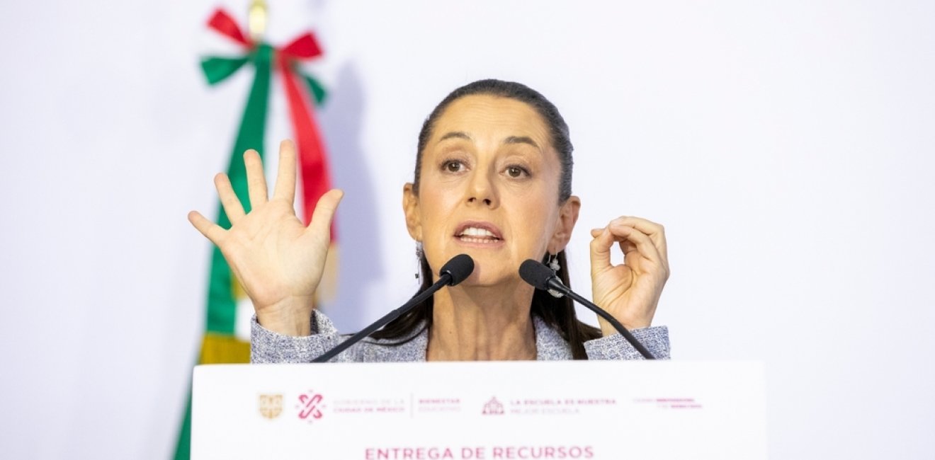 Claudia Sheinbaum, Mexico City's Chief of Government, in a government event where funds were given to citizens for school facilities improvement.