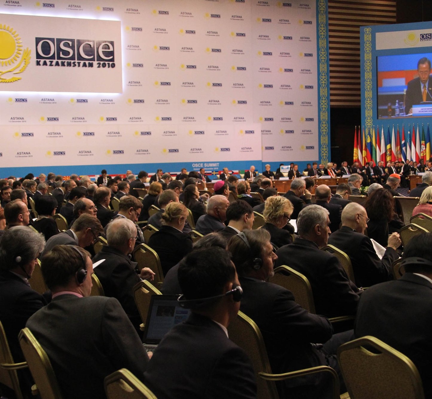 The opening session of the OSCE Summit in Astana, 1 December 2010.