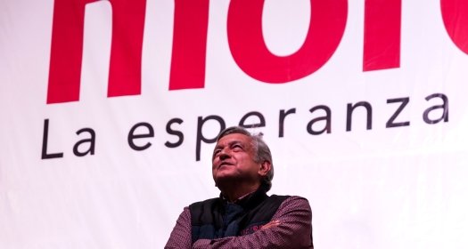 AMLO looking up.