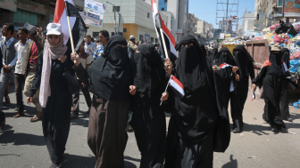 women protesting Yemen