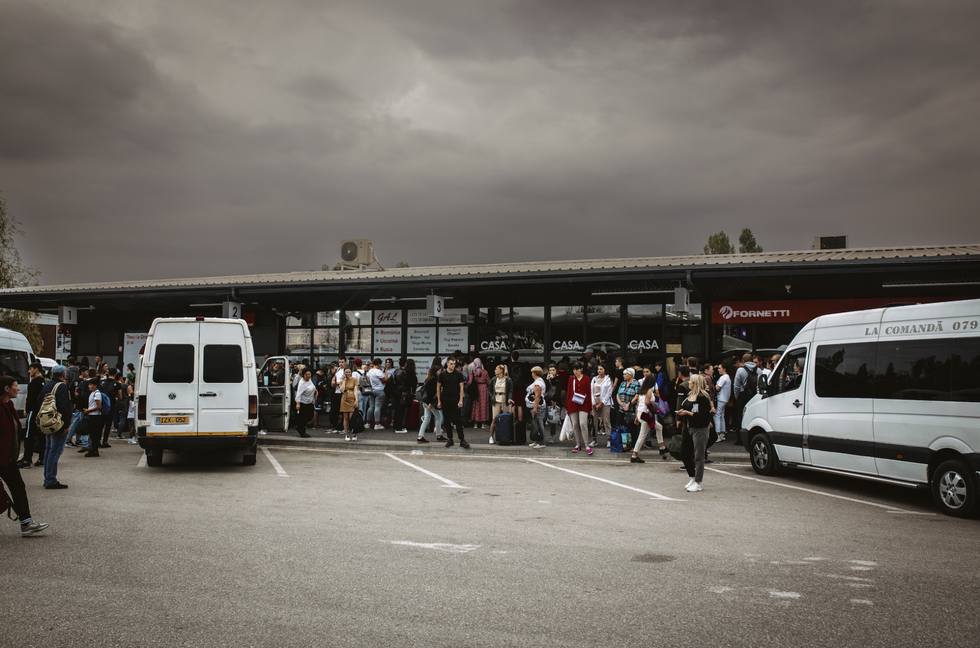 Ukrainian immigrants standing in line