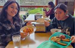 students using reusable food container boxes